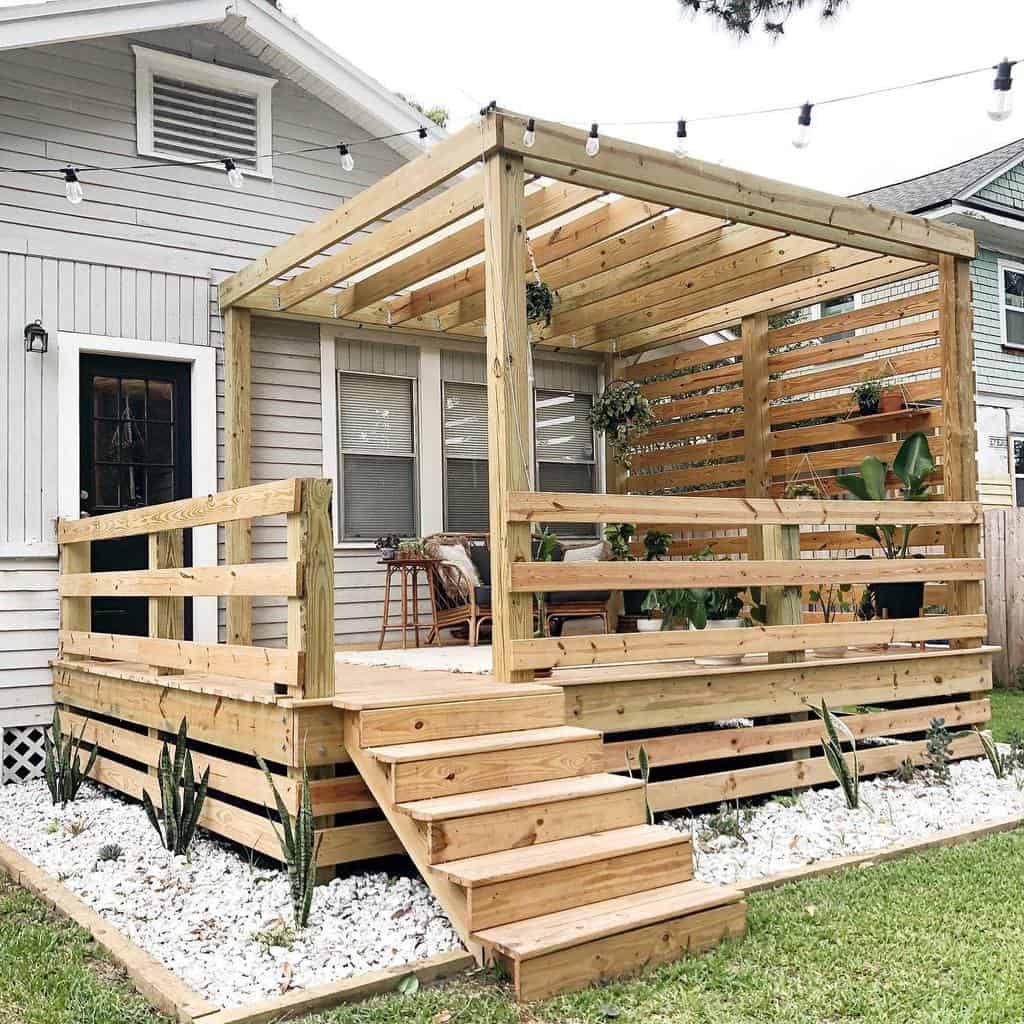 Stylish and Functional Backyard Deck Design Ideas