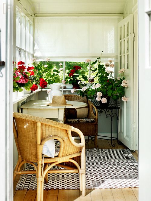 Sun Porch Design Inspirations for a Cozy Retreat