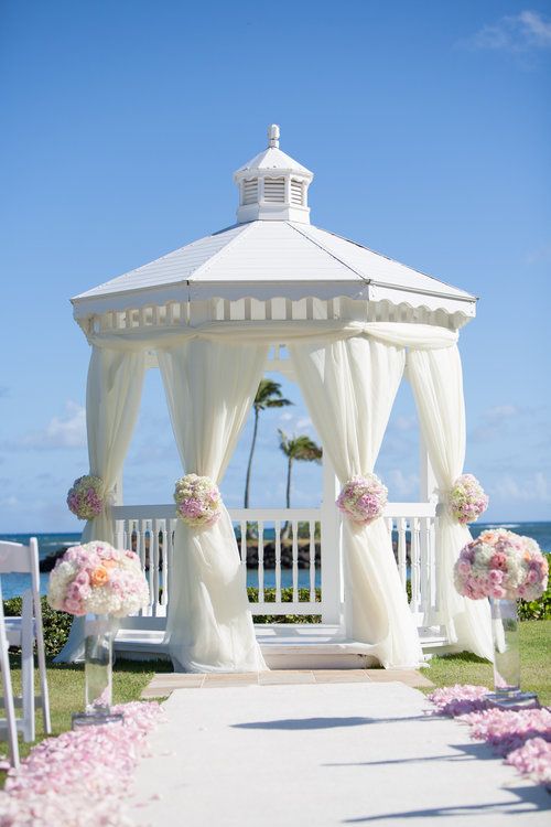 The Allure of a White Gazebo: A Beautiful Outdoor Retreat