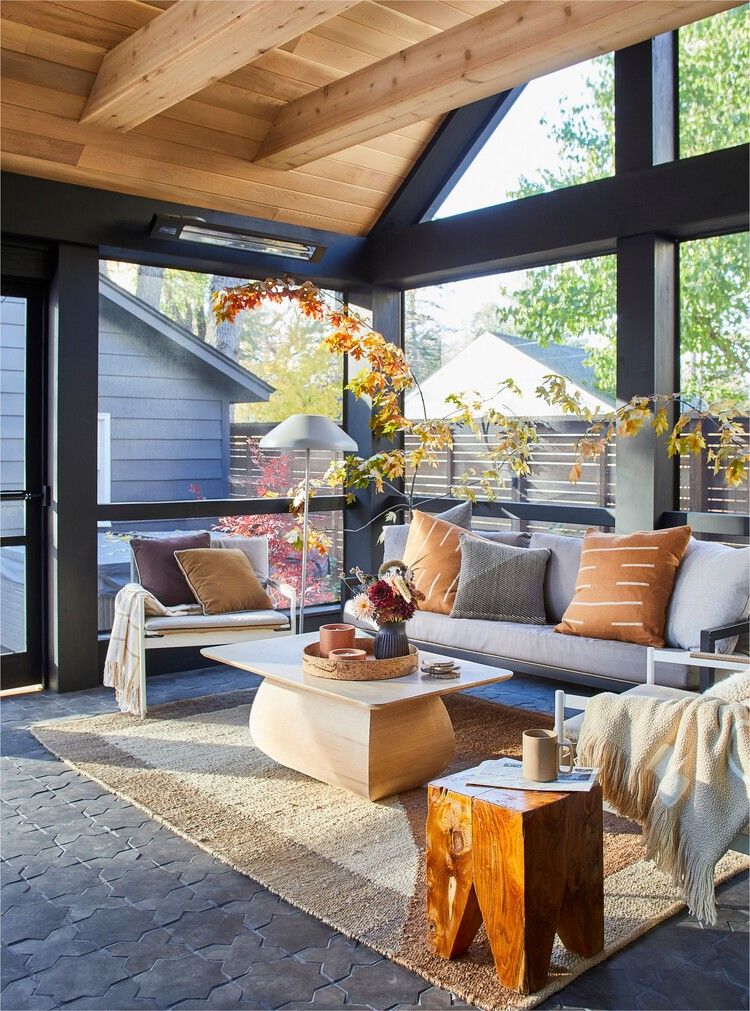 The Appeal of Today’s Screened-in Porch