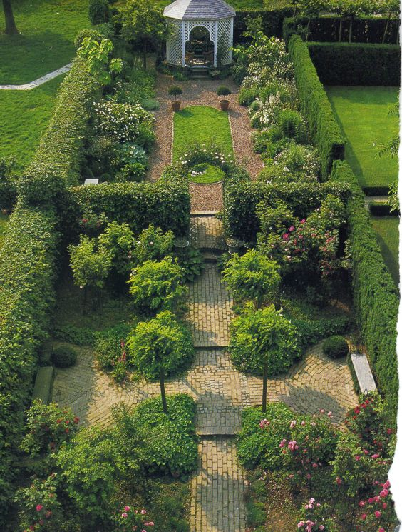 The Art of Formal Garden Design: Symmetry, Elegance, and Precision