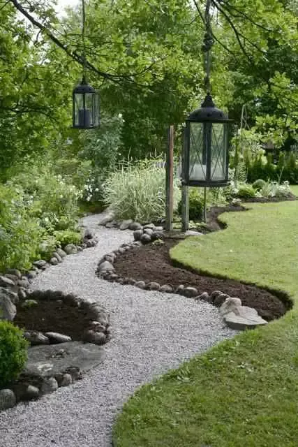 The Art of Lawn Edging: Creating Beautiful Landscapes