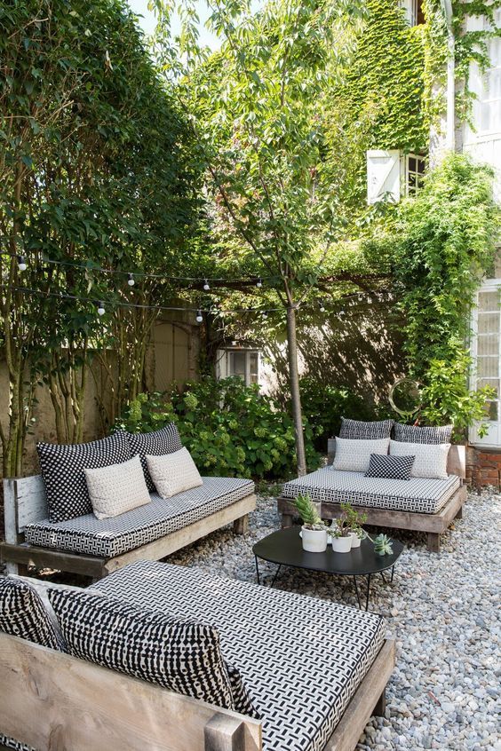 The Beauty and Comfort of Garden Seating