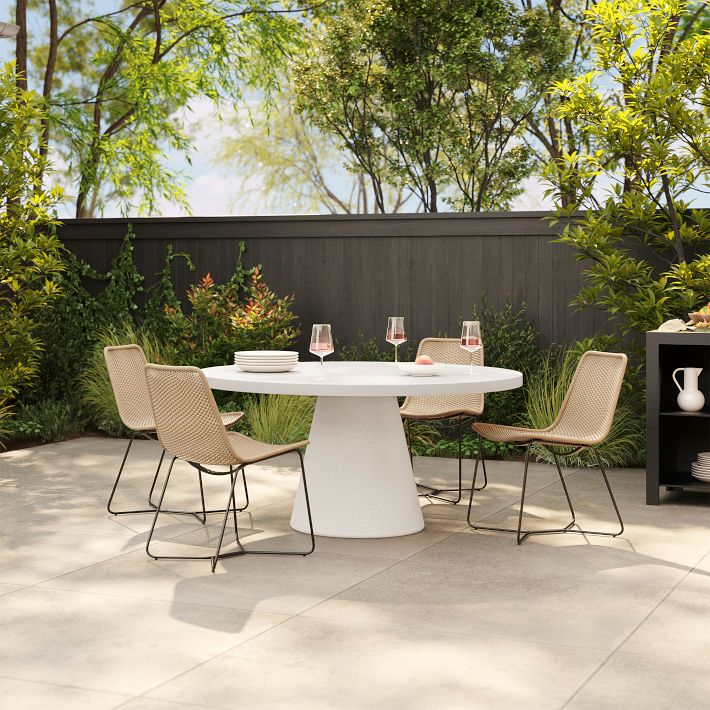 The Beauty of Circular Outdoor Tables