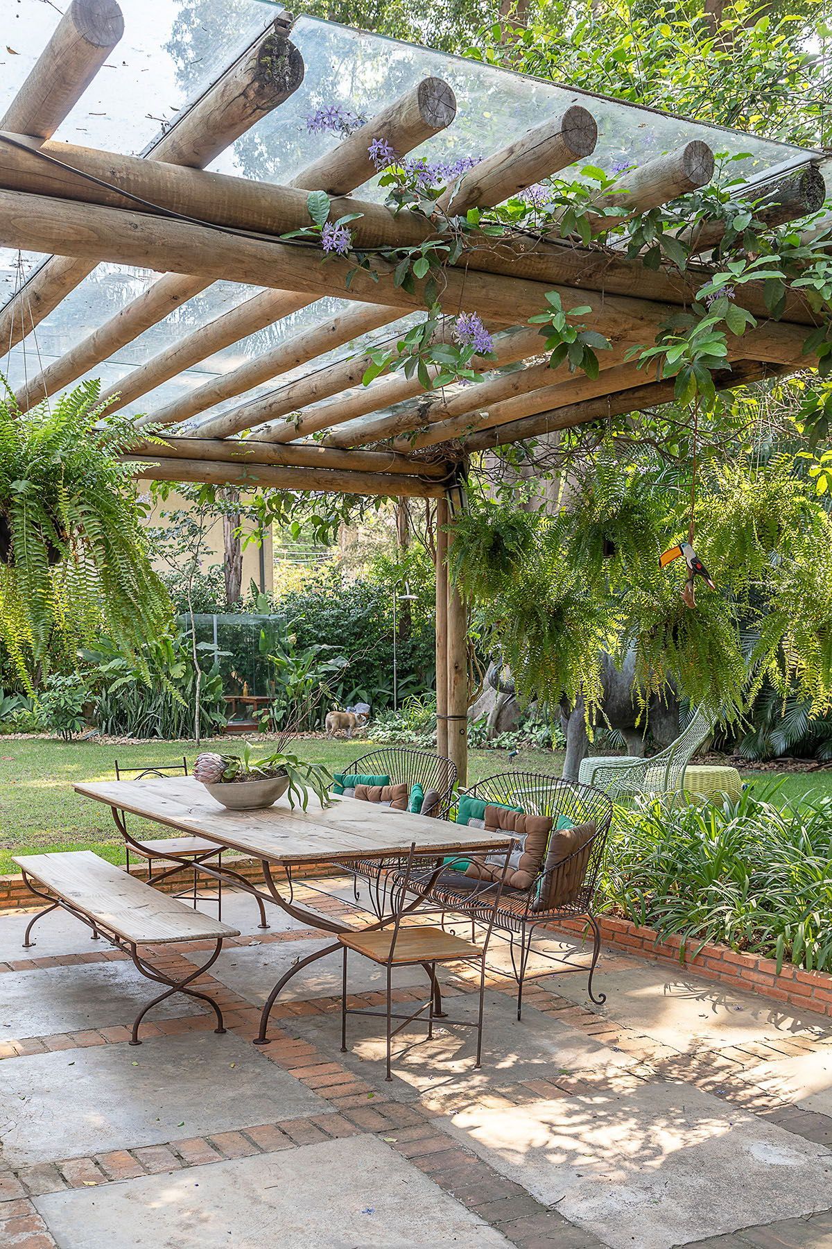 The Beauty of Decorating Your Patio with a Pergola