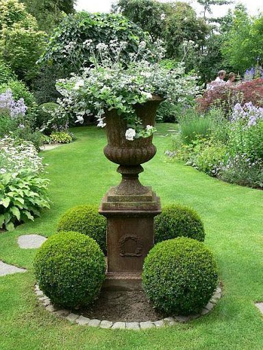 The Beauty of Formal Garden Design: A Symphony of Order and Elegance