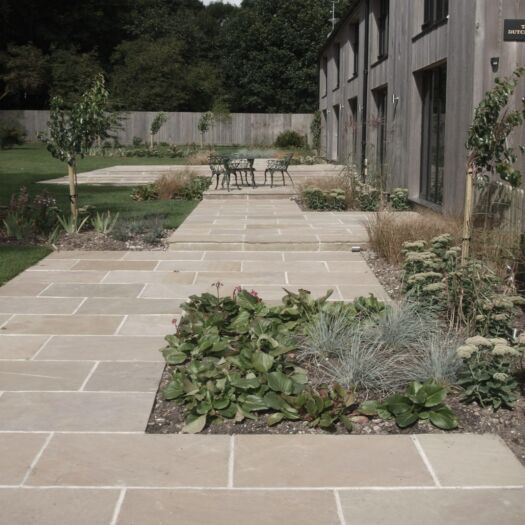 The Beauty of Garden Paving Slabs: Enhancing Your Outdoor Space