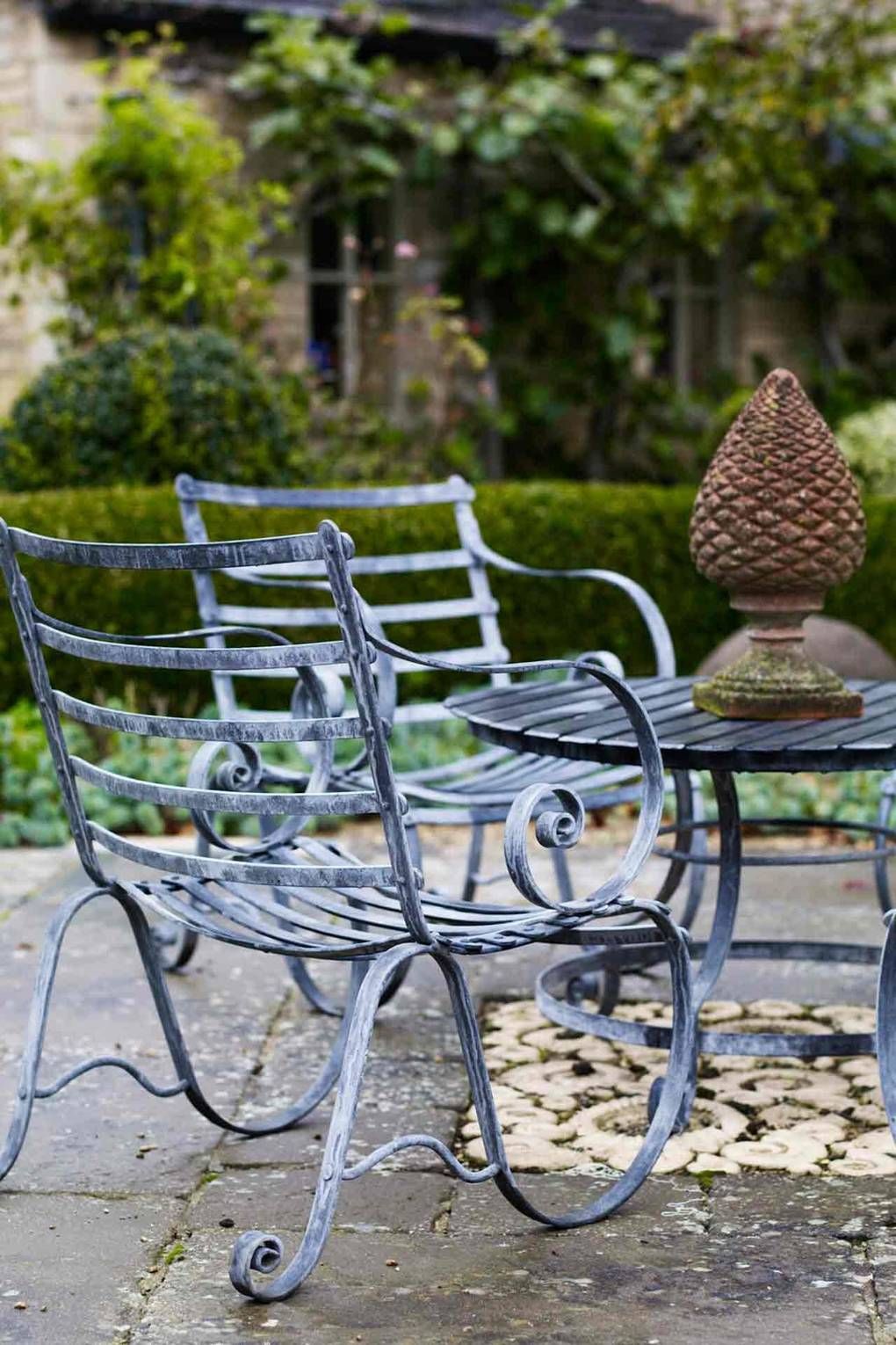 The Beauty of Garden Tables and Chairs