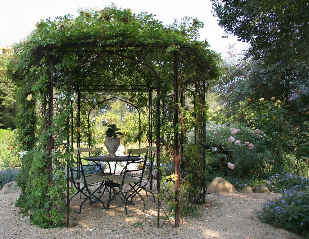 The Beauty of Metal Gazebos: A Guide to Adding Elegance to Your Outdoor Space