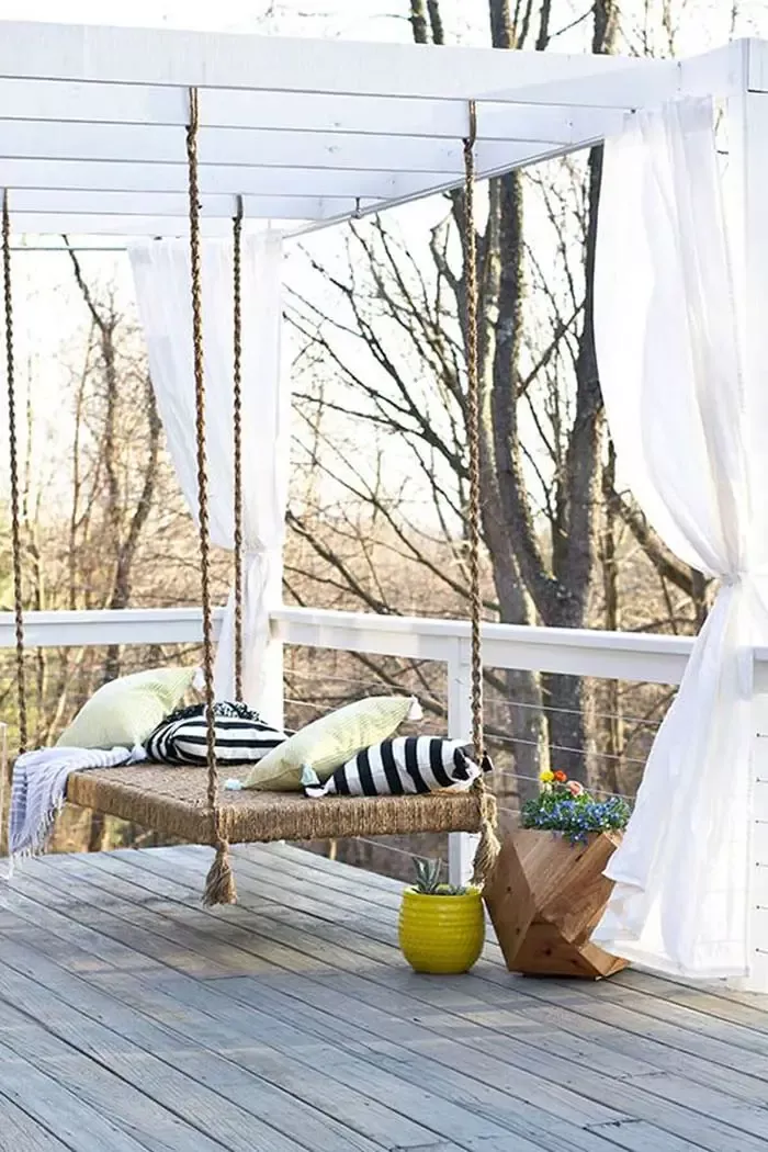 The Beauty of Patio Swings: A Relaxing Addition to Your Outdoor Space