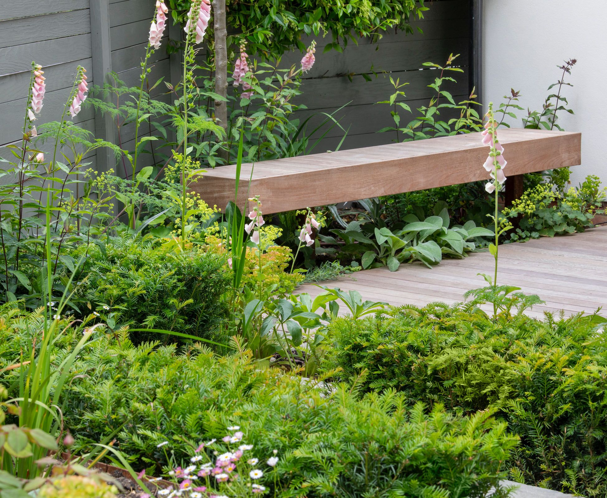 The Beauty of Petite Garden Benches
