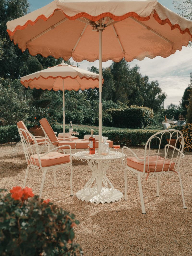 The Beauty of Round Outdoor Tables: Functional and Stylish Addition to Your Outdoor Space