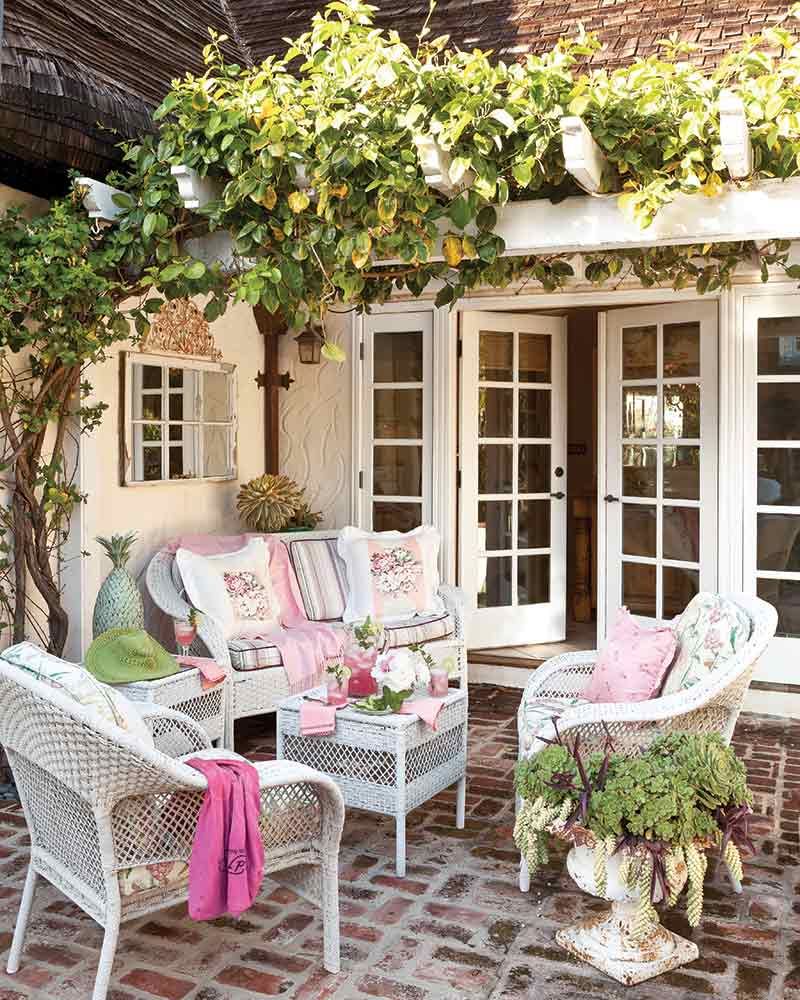 The Beauty of Wicker Garden Furniture: An Elegant Addition to Your Outdoor Space