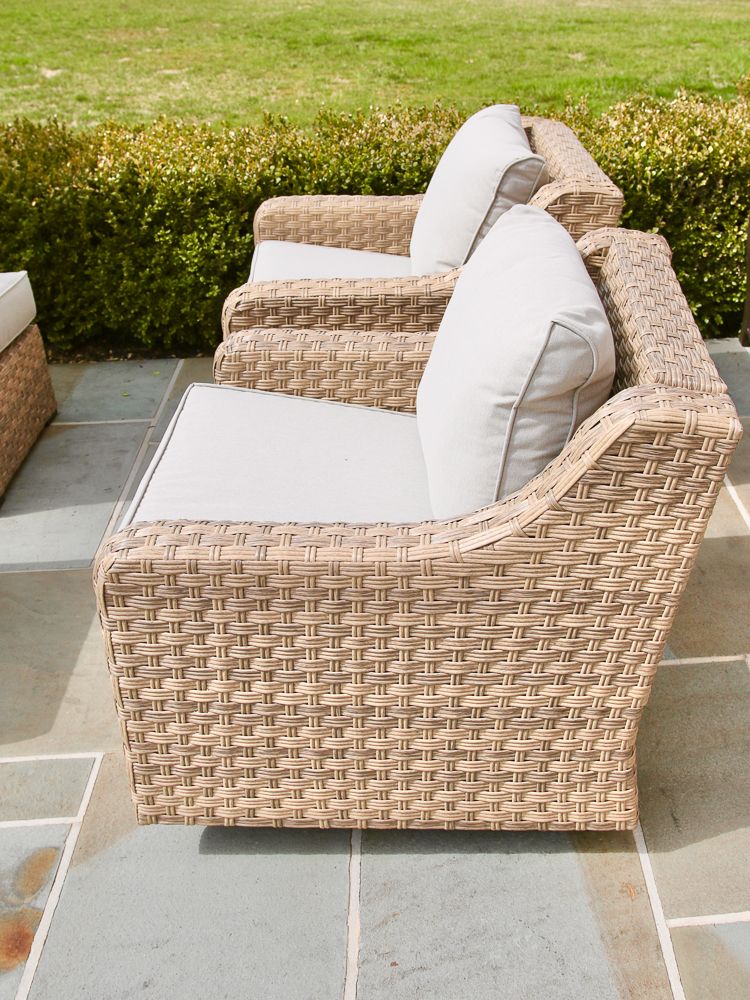 The Beauty of a Complete Wicker Patio Set