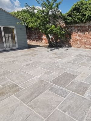 The Benefits of Paving Slabs for Your Outdoor Space