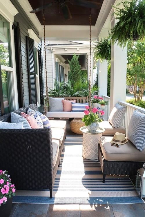The Benefits of Resin Patio Furniture for Your Outdoor Space