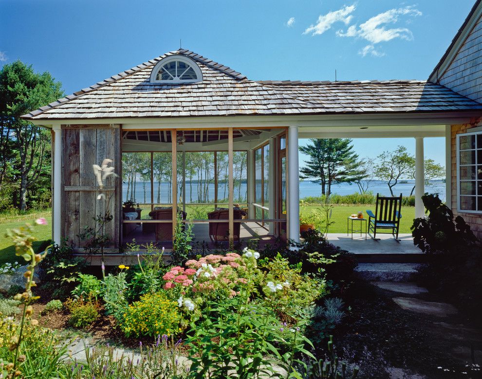 The Benefits of a Screened Gazebo for Outdoor Living