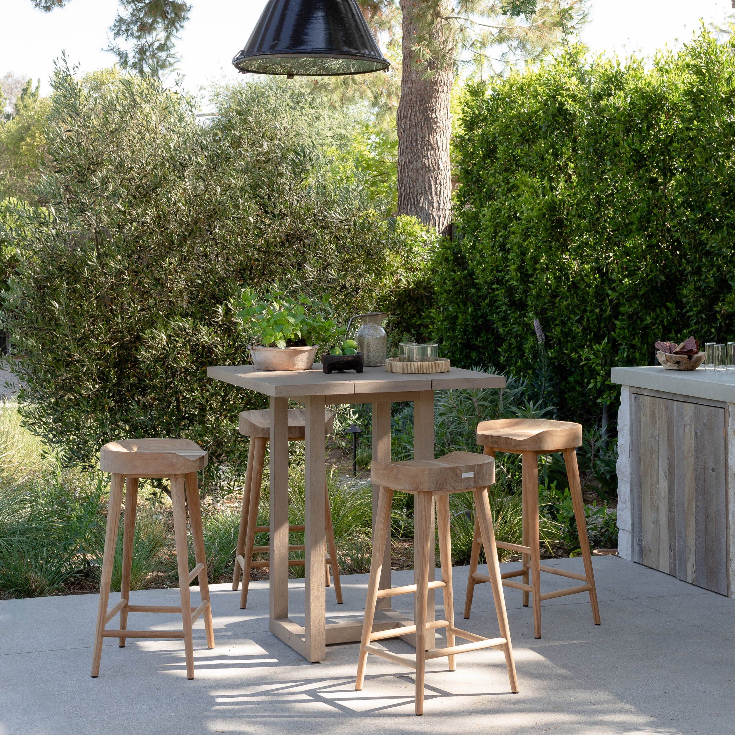 The Charm of Outdoor Bar Tables: Enhancing Your Outdoor Space