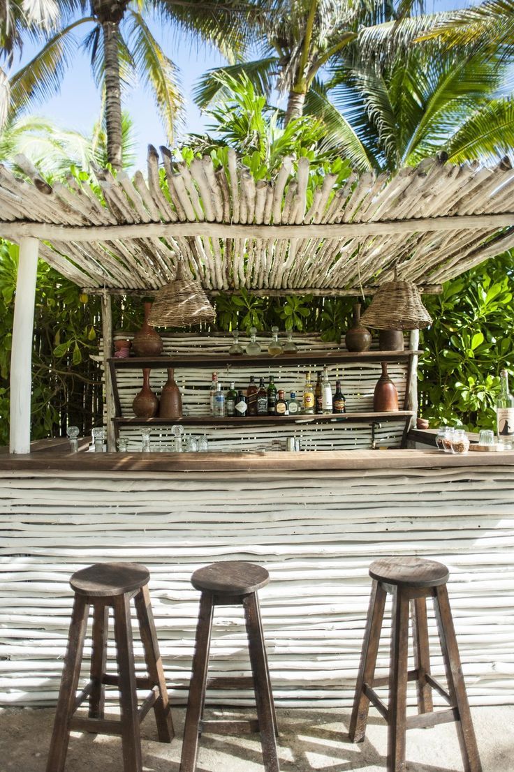 The Charm of Outdoor Patio Bars: A Perfect Place for Relaxing and Unwinding