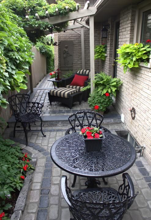 The Hidden Gem: Side Yards as Untapped Outdoor Spaces