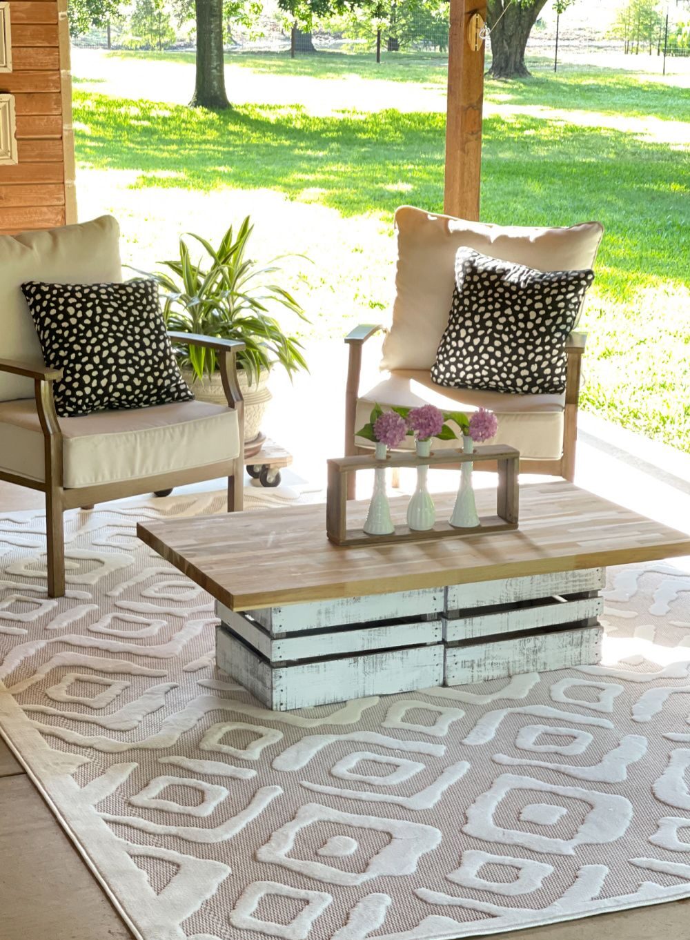 The Perfect Addition to Your Outdoor Lounge: The Versatile Patio Coffee Table