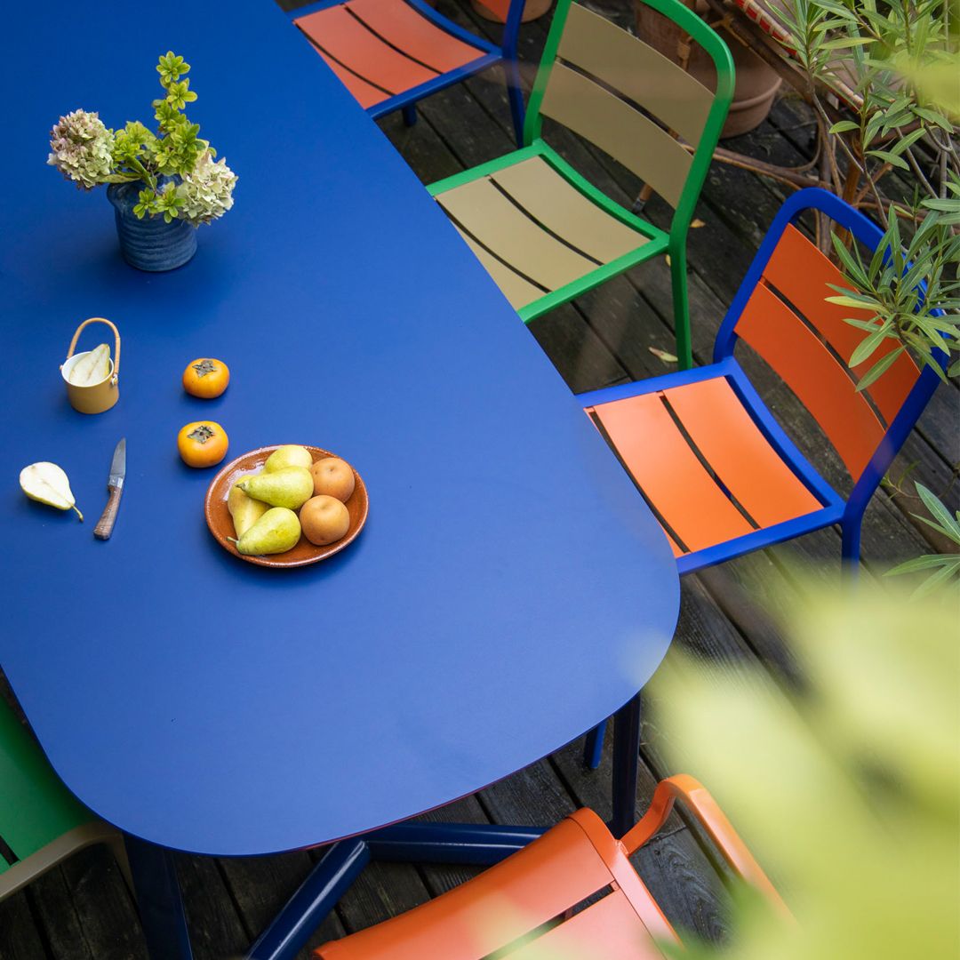 The Perfect Ensemble: Outdoor Table and Chairs for Al Fresco Dining