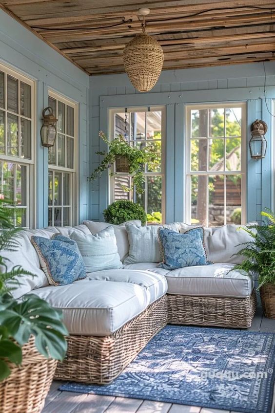 The Perfect Furniture for Your Sunroom