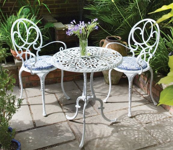 garden tables and chairs