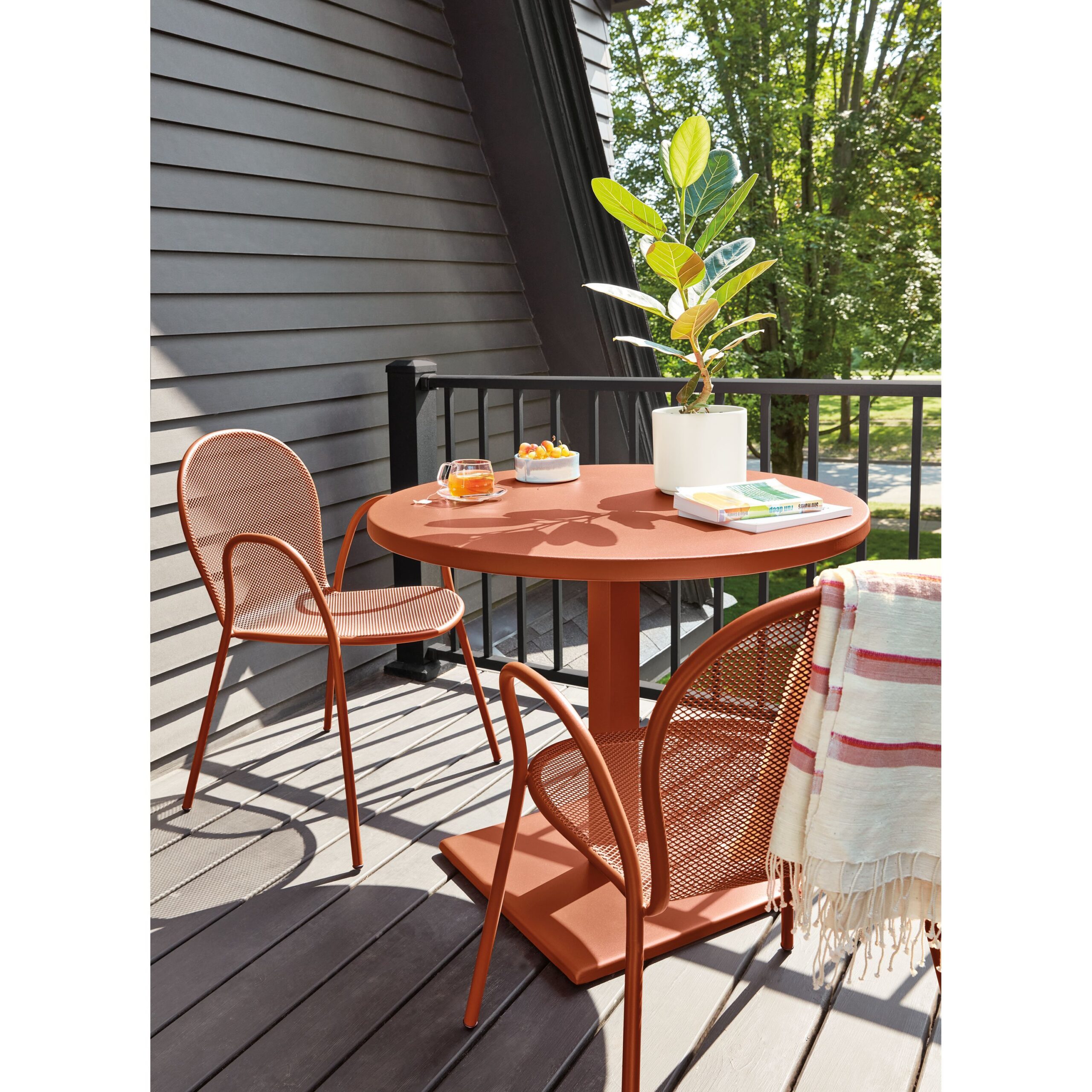 The Perfect Patio Table for Cozy Outdoor Spaces