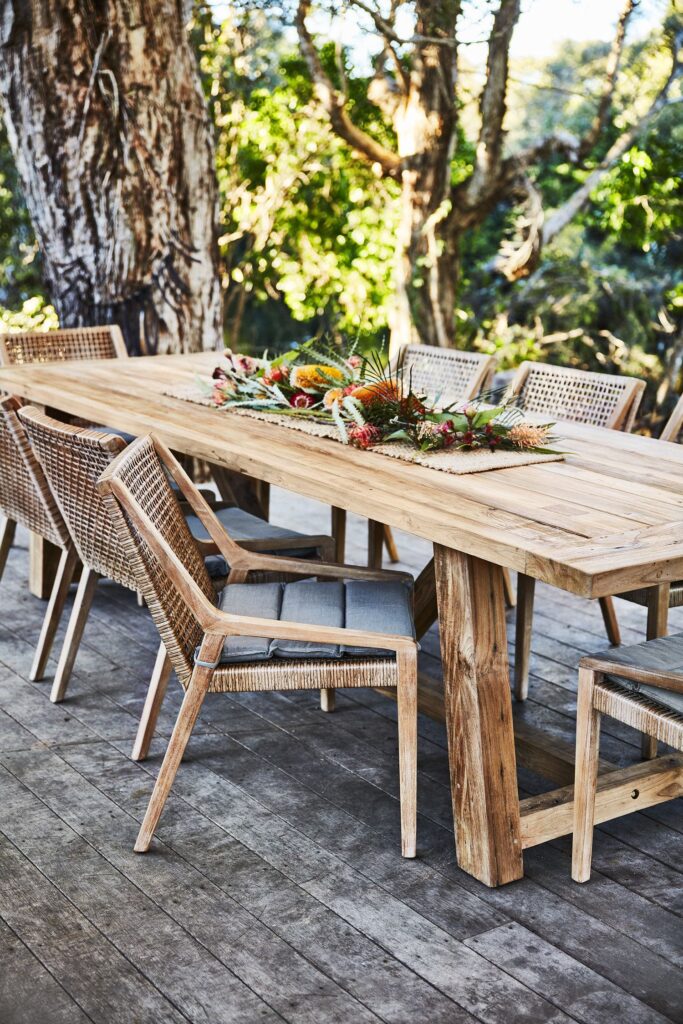 outdoor table and chairs