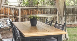 outdoor table and chairs