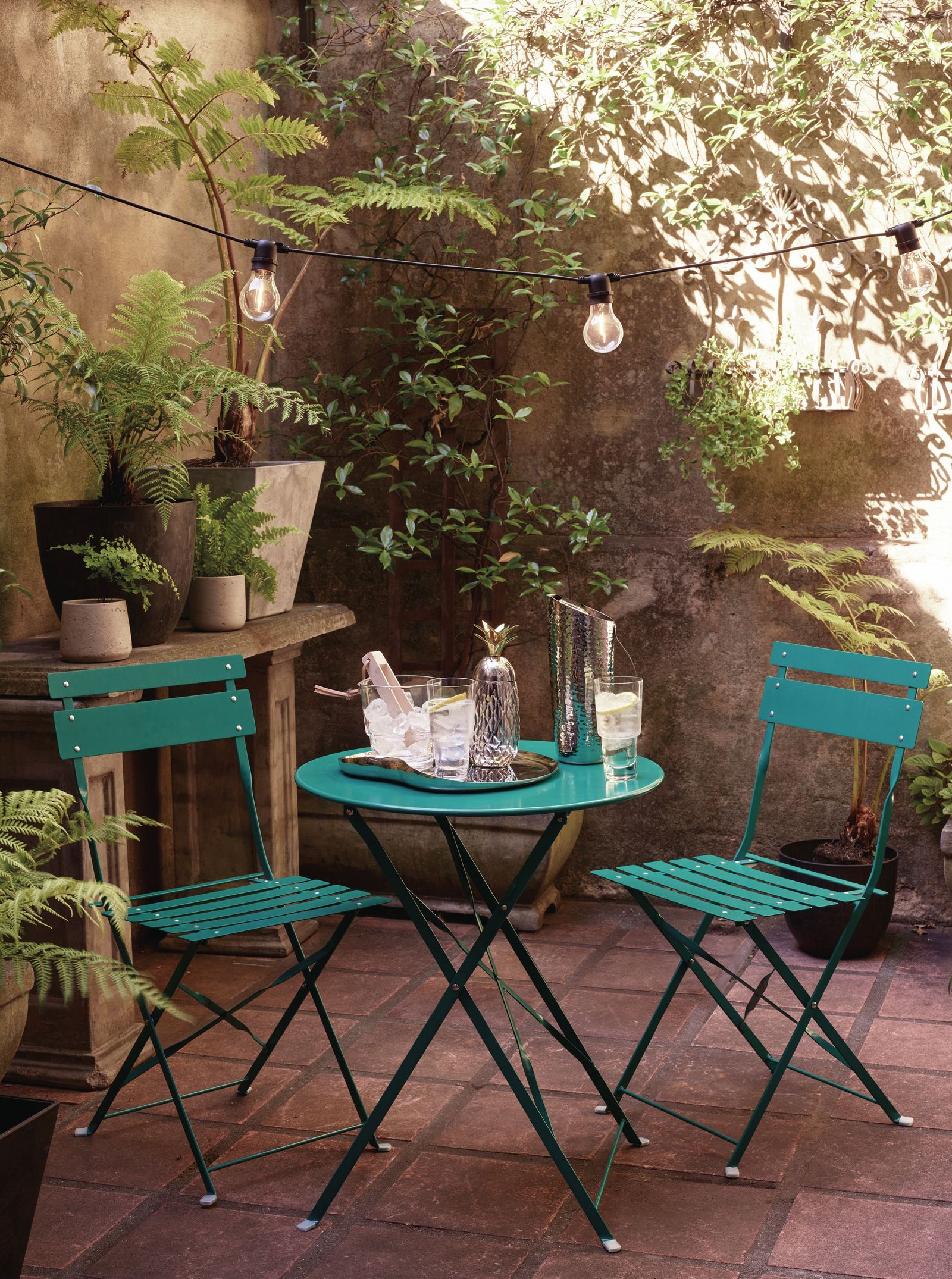 The Perfect Setup for Your Outdoor Space: Garden Tables and Chairs