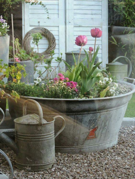 The Timeless Charm of Vintage Garden Decor