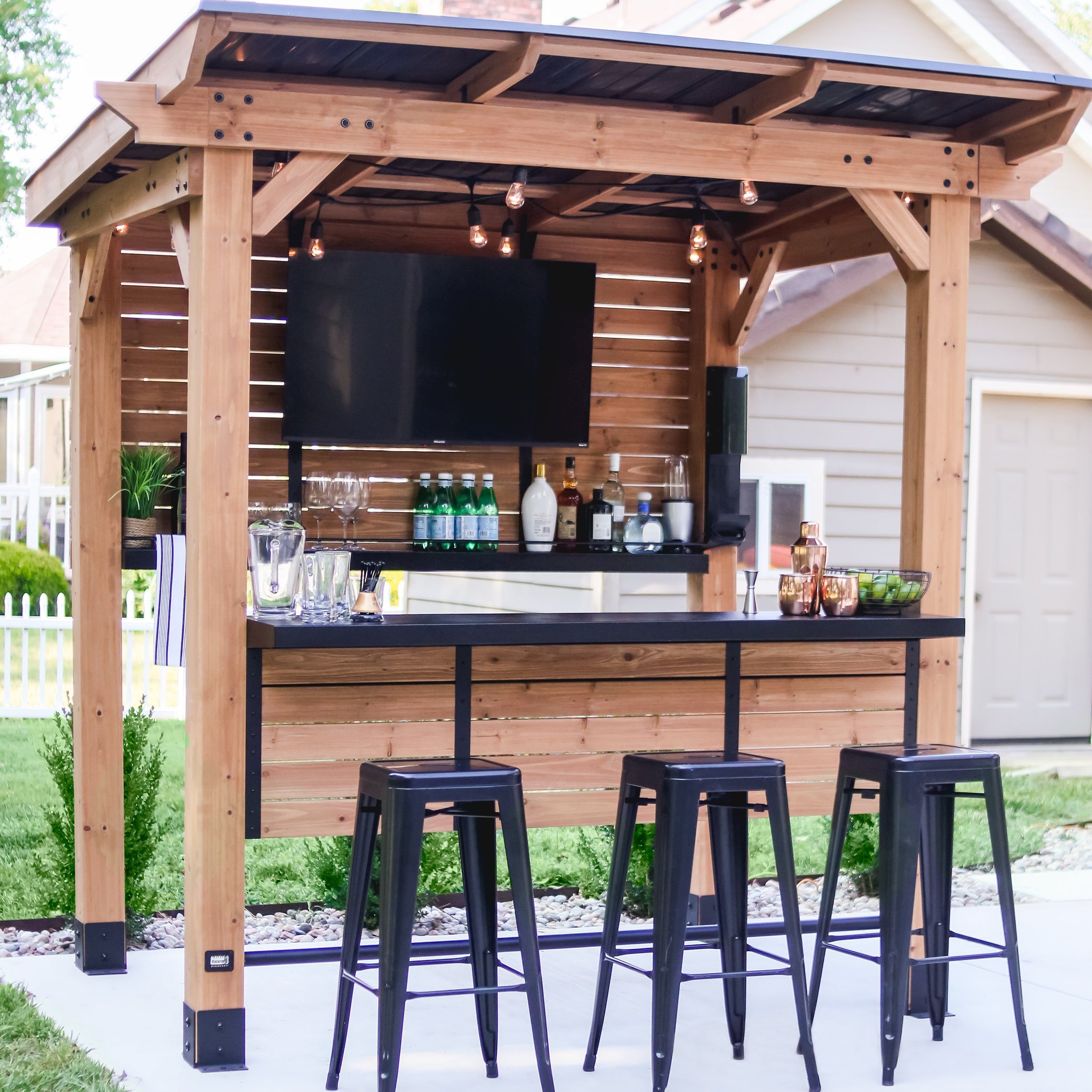 The Ultimate Backyard Oasis: A Guide to Creating Your Own Outdoor Bar