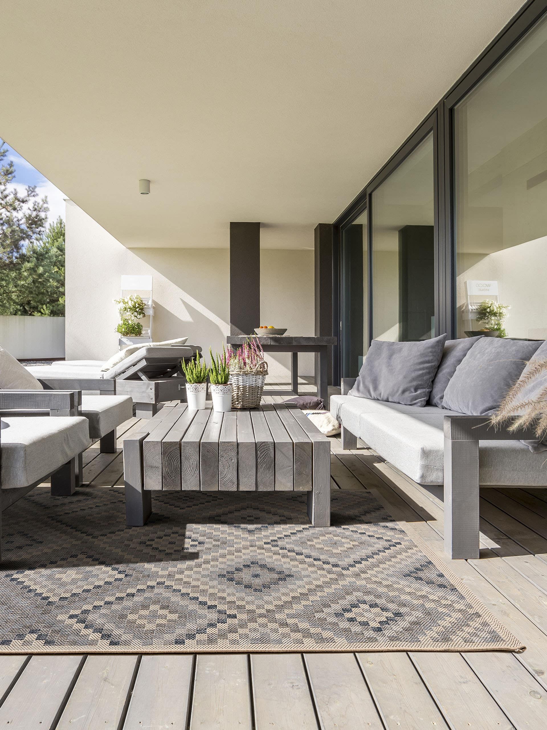 The Ultimate Guide to Choosing the Perfect Patio Rug for Your Outdoor Space