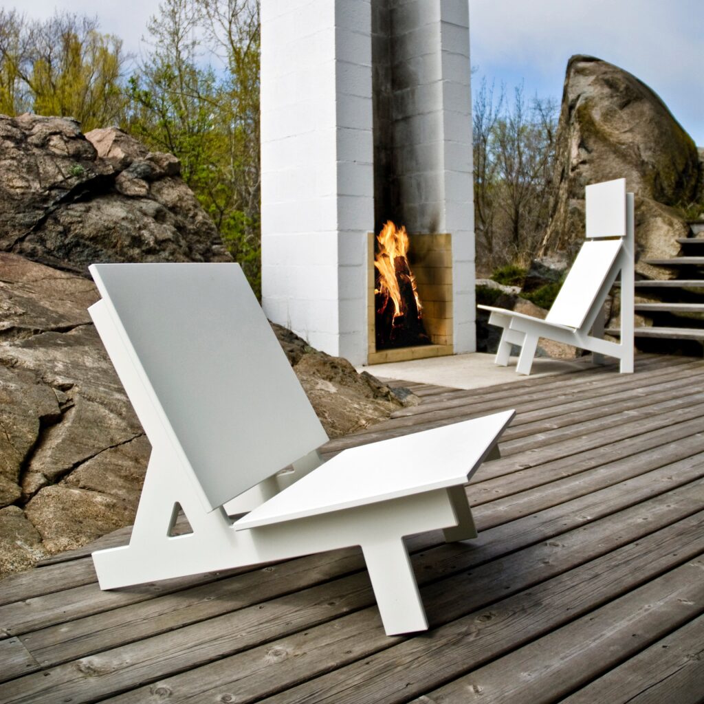 outdoor lounge chairs