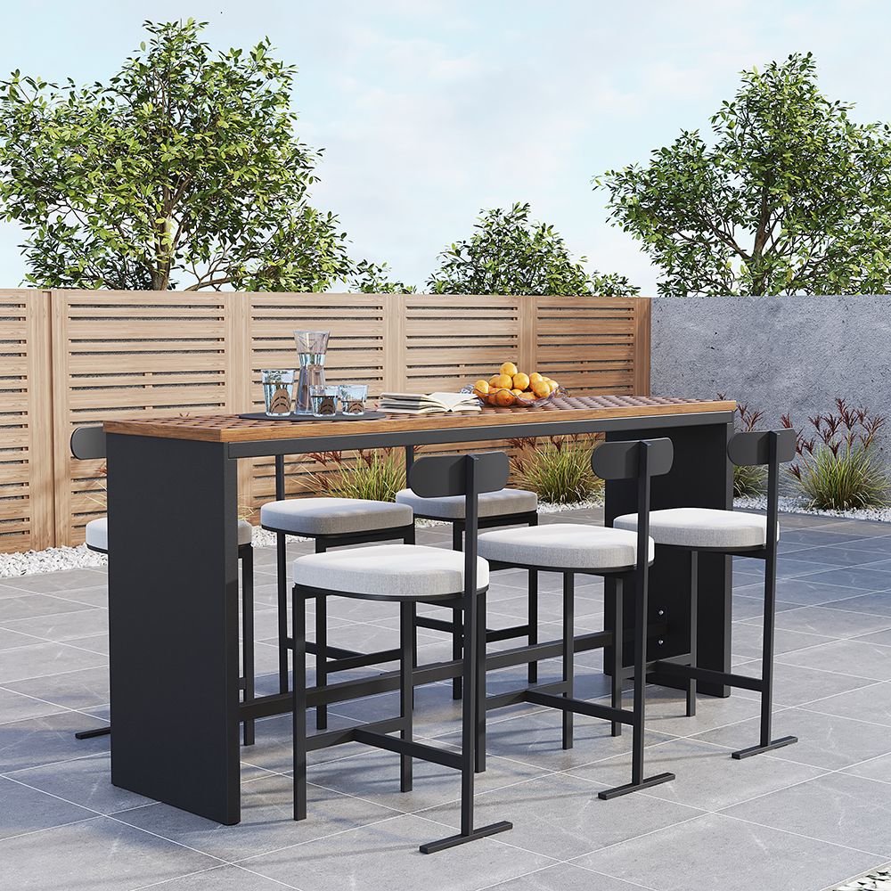 The Ultimate Outdoor Bar Set for Relaxing and Entertaining