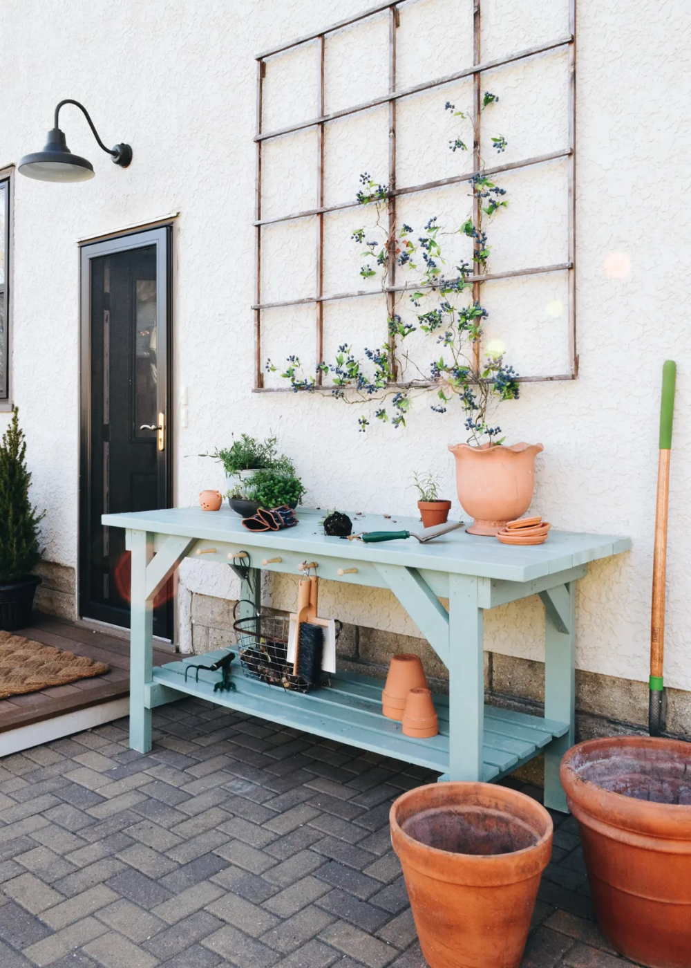 The Versatile Garden Planter Table: A Functional and Stylish Addition to Your Outdoor Space