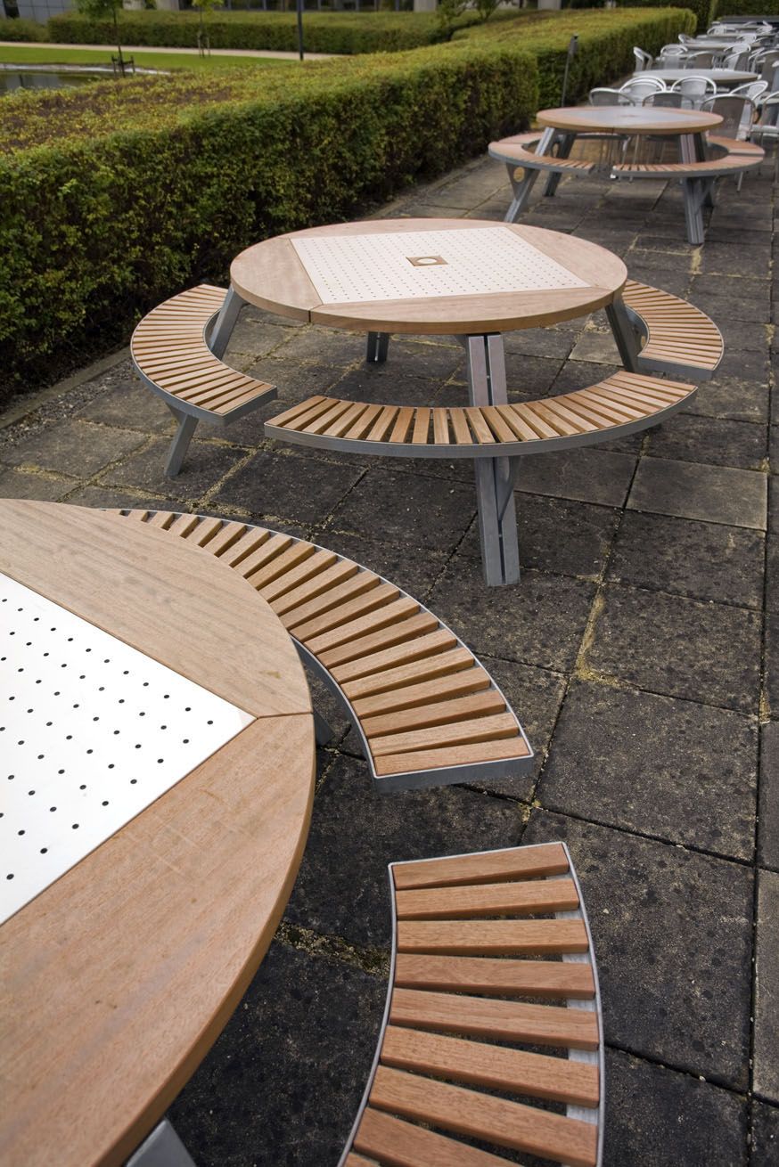 The appeal of circular outdoor dining tables