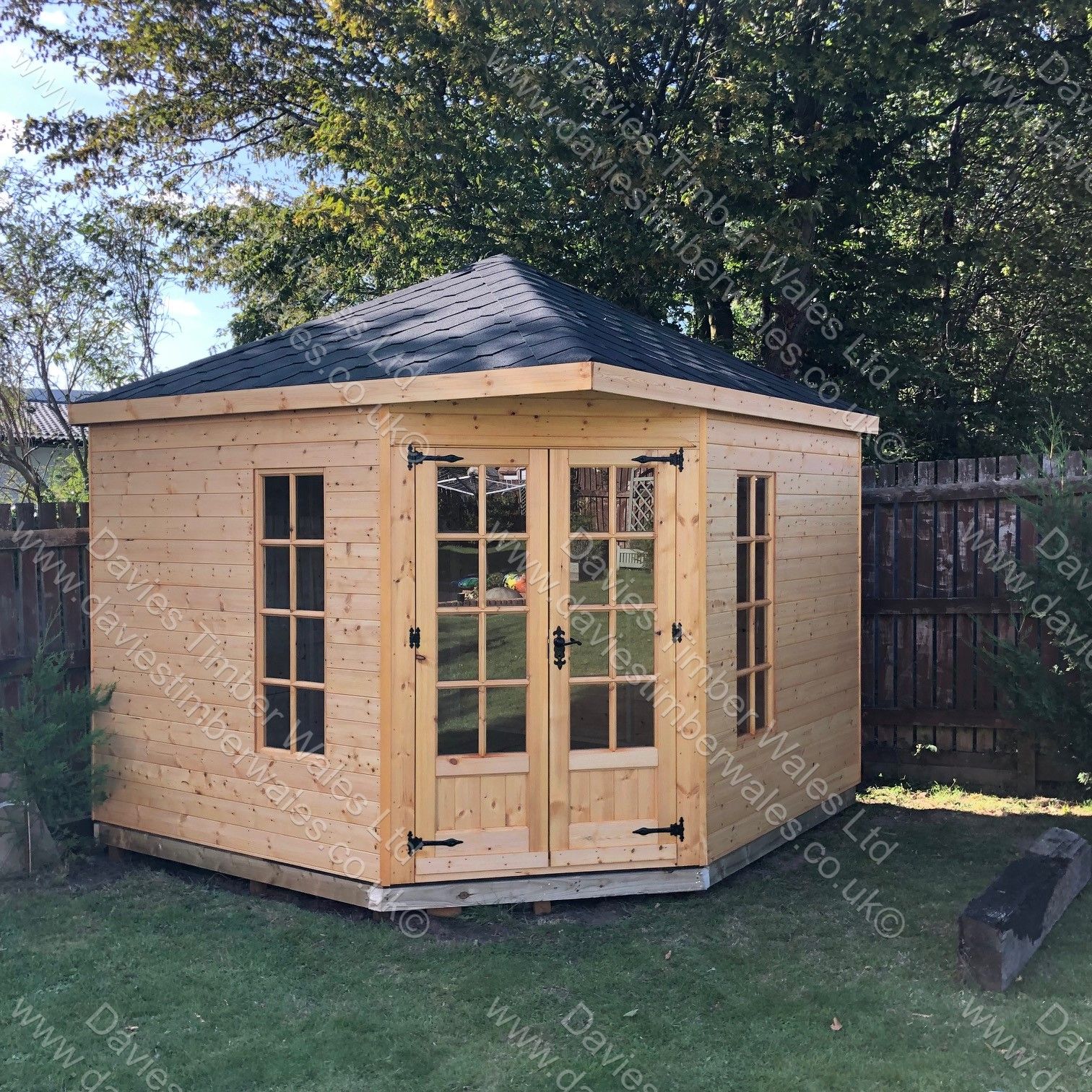 The appeal of corner sheds: maximizing space in your backyard