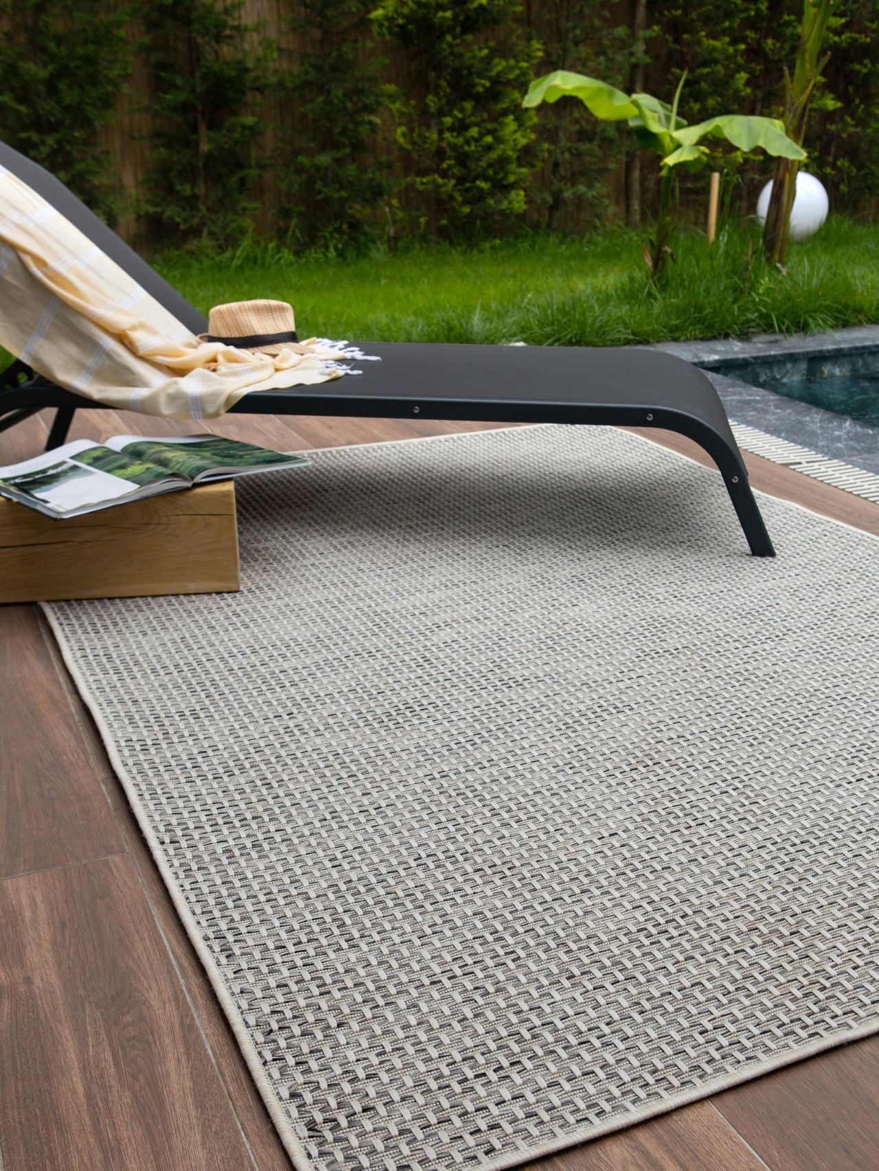 The appeal of patio rugs for outdoor living spaces