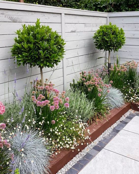 Tips for Creating a Cozy Front Garden Space