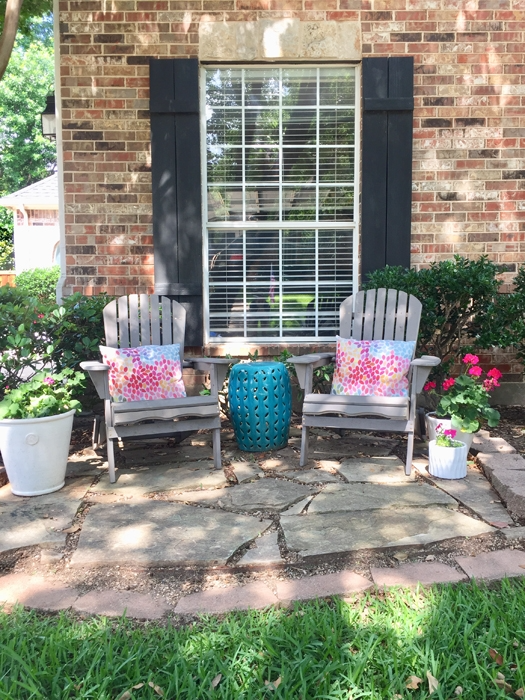 Transform Your Front Yard into a Relaxing and Inviting Outdoor Sitting Area