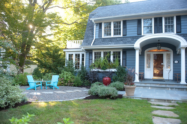 Transform Your Front Yard with These Cozy Outdoor Sitting Area Ideas