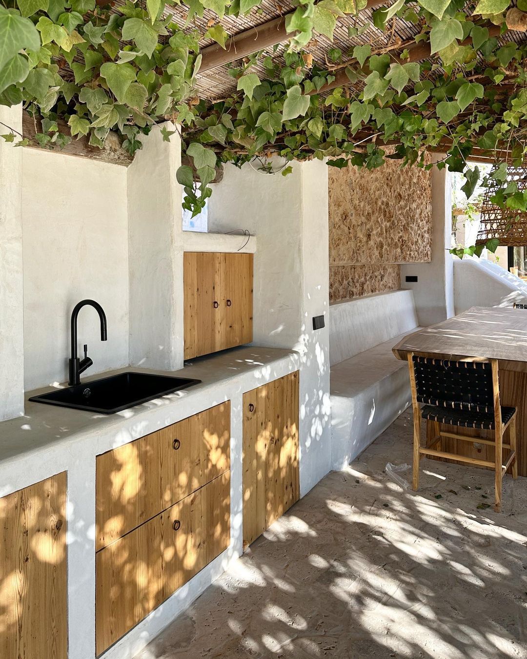 Transform Your Outdoor Space with Stunning Kitchen Designs