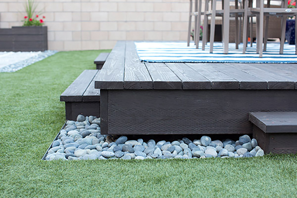 Creative Ways to Design a Floating Deck for Your Outdoor Space