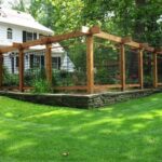 9 Super Easy DIY Garden Fence Ideas | Fenced in yard with grass .