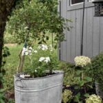 Rustic Garden Decor Ideas and Design - Rocky Hedge Fa