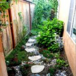 25 Welcoming Small Garden Designs - DigsDi