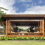 Wooden House / Costaveras Arquitetos | ArchDai